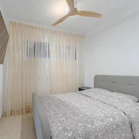 Sunset With 2 Bedrooms Apartment *